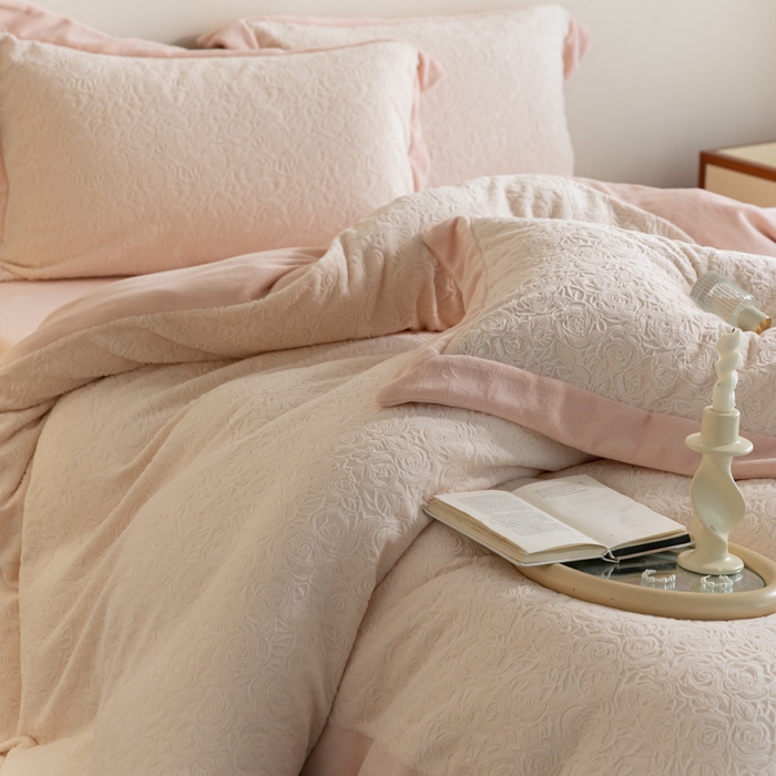 91家纺网 家纺一手货源 找家纺 （总）云栖家居 2025秋冬新款消光立体雕花A类牛奶绒-暖意融融系列