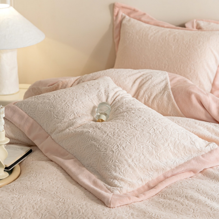 91家纺网 家纺一手货源 找家纺 （总）云栖家居 2025秋冬新款消光立体雕花A类牛奶绒-暖意融融系列