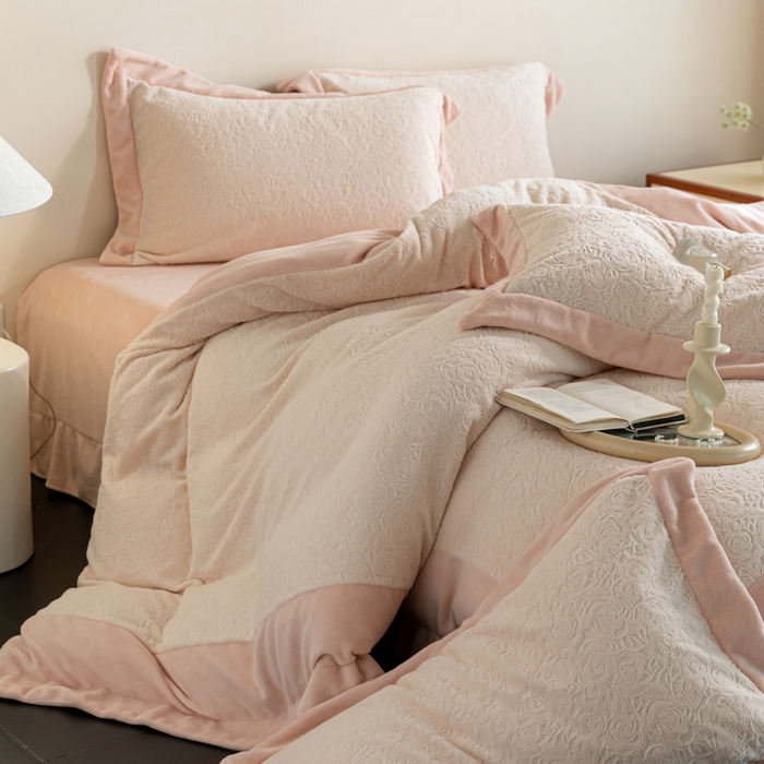 91家纺网 家纺一手货源 找家纺 （总）云栖家居 2025秋冬新款消光立体雕花A类牛奶绒-暖意融融系列