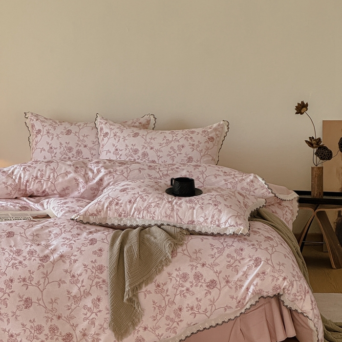 91家纺网 家纺一手货源 找家纺 （总）舒慕家纺 2025新款全棉磨毛花边赫本风磨毛四件套（送高端包装）