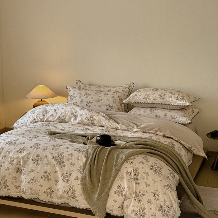 91家纺网 家纺一手货源 找家纺 舒慕家纺 2025新款全棉磨毛花边赫本风磨毛四件套（送高端包装） 雷雅 -米