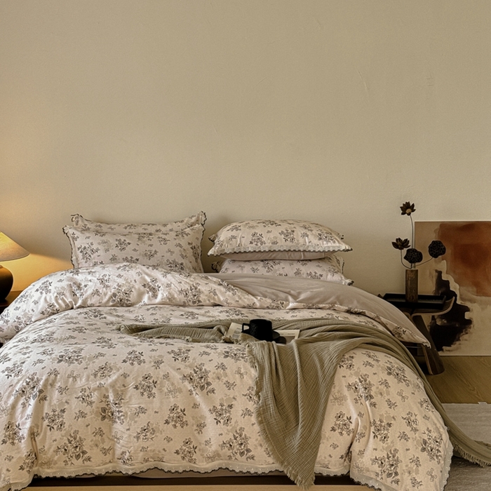 91家纺网 家纺一手货源 找家纺 舒慕家纺 2025新款全棉磨毛花边赫本风磨毛四件套（送高端包装） 雷雅 -米