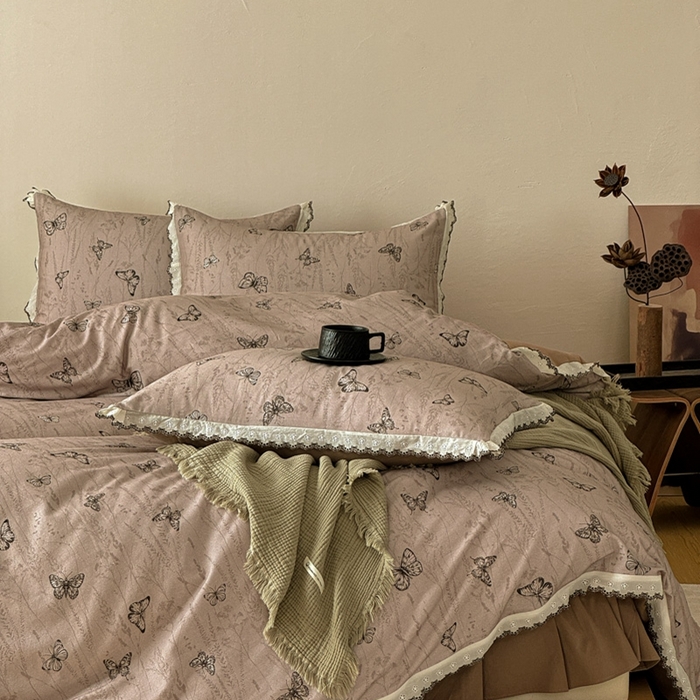 91家纺网 家纺一手货源 找家纺 舒慕家纺 2025新款全棉磨毛花边赫本风磨毛四件套（送高端包装） 梦蝶-咖