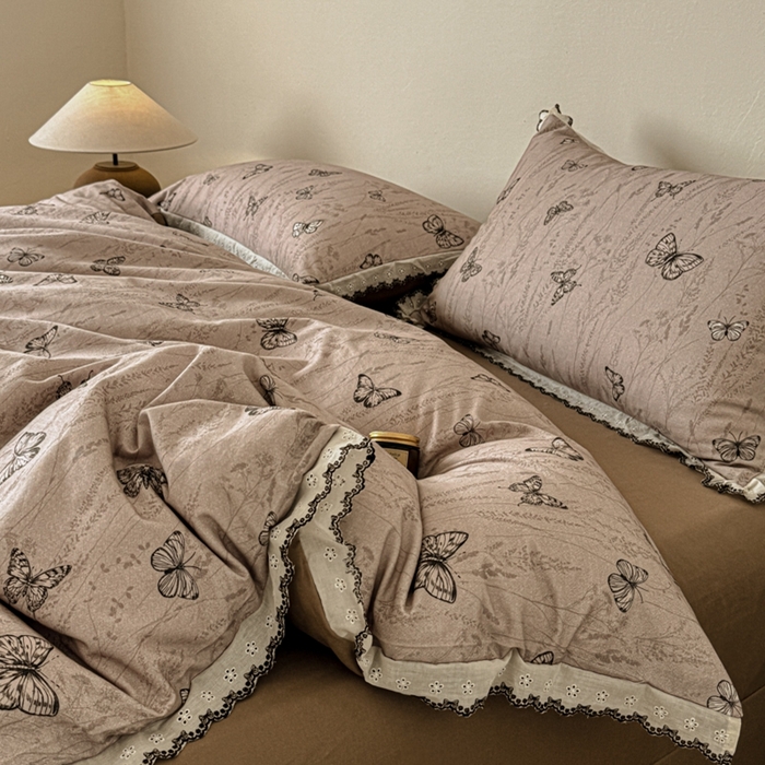 91家纺网 家纺一手货源 找家纺 舒慕家纺 2025新款全棉磨毛花边赫本风磨毛四件套（送高端包装） 梦蝶-咖