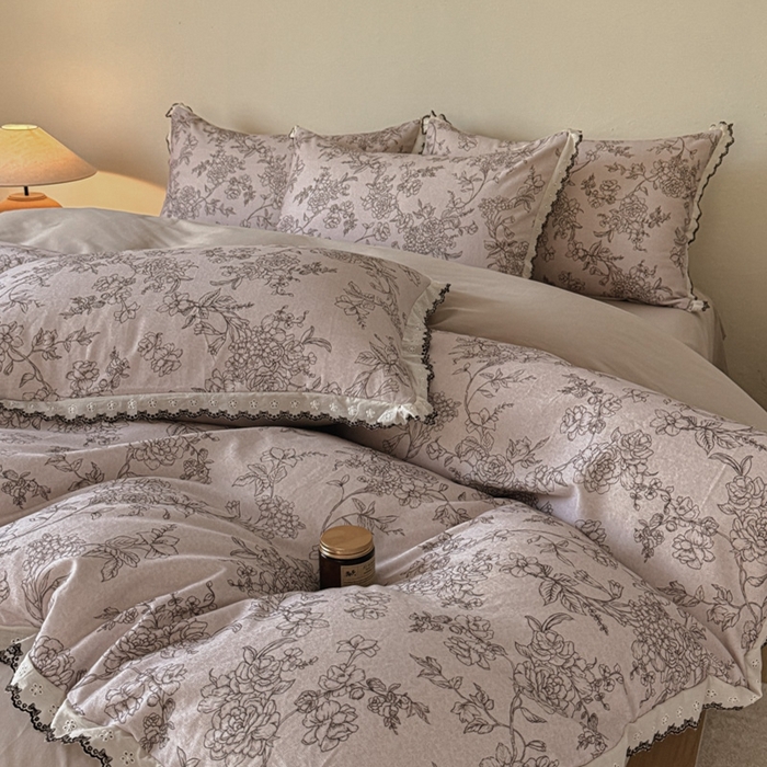 91家纺网 家纺一手货源 找家纺 舒慕家纺 2025新款全棉磨毛花边赫本风磨毛四件套（送高端包装） 花眠-咖