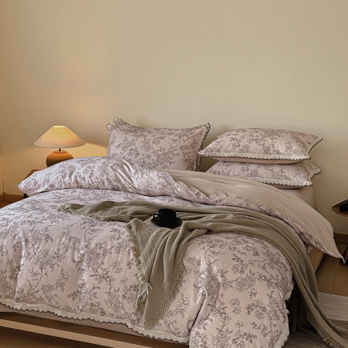 91家纺网 家纺一手货源 找家纺 舒慕家纺 2025新款全棉磨毛花边赫本风磨毛四件套（送高端包装） 花眠-咖