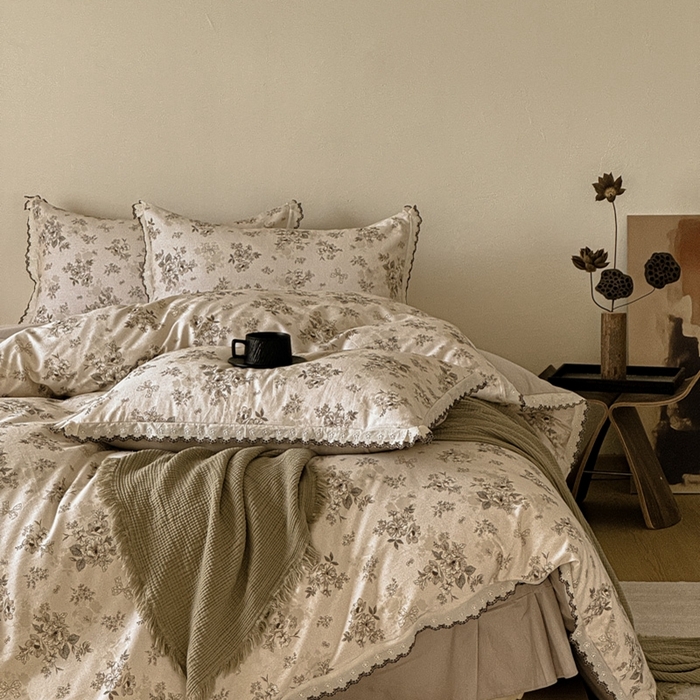 91家纺网 家纺一手货源 找家纺 舒慕家纺 2025新款全棉磨毛花边赫本风磨毛四件套（送高端包装） 雷雅 -米