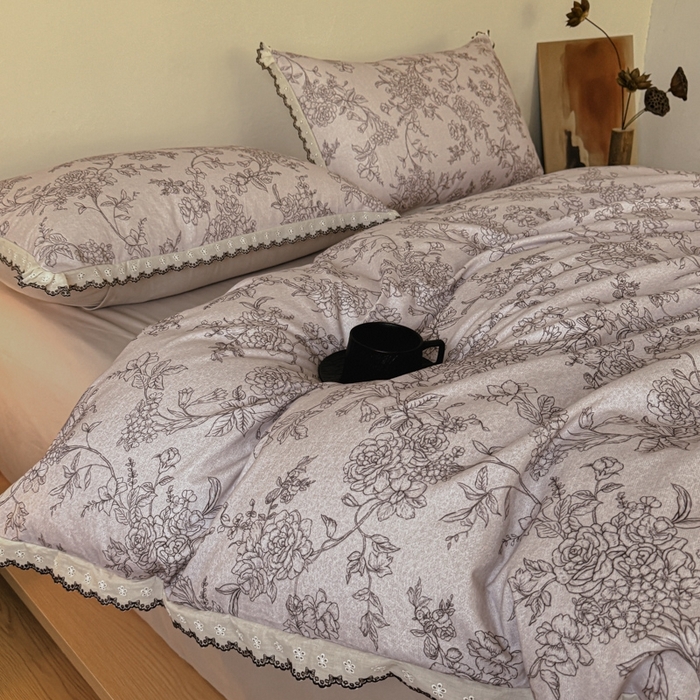 91家纺网 家纺一手货源 找家纺 舒慕家纺 2025新款全棉磨毛花边赫本风磨毛四件套（送高端包装） 花眠-咖