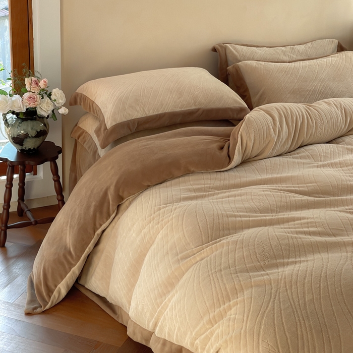 云栖家居 2025秋冬新款消光立体雕花A类牛奶绒-暖意融融系列 晓野-咖