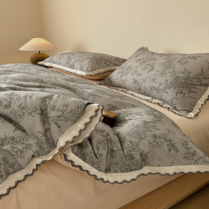 91家纺网 家纺一手货源 找家纺 舒慕家纺 2025新款全棉磨毛花边赫本风磨毛四件套（送高端包装） 花眠-绿