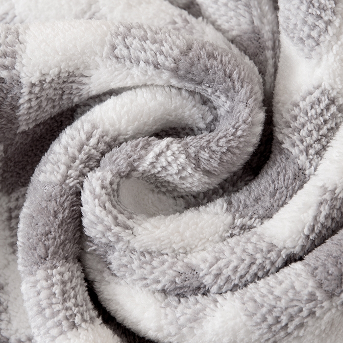 91家纺网 家纺一手货源 找家纺 彩虹毛巾 加厚珊瑚绒毛巾浴巾套装三色格珊瑚绒吸水干发巾跨境外贸毛巾浴巾两件套女生洗澡毛浴巾方巾毛巾浴巾三件套 70*140cm浴巾-灰白2条装 均码