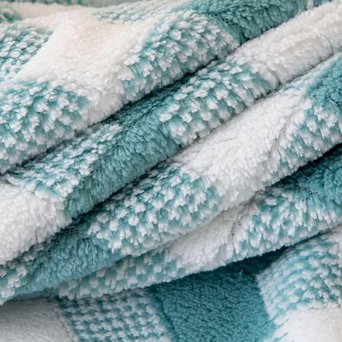 91家纺网 家纺一手货源 找家纺 彩虹毛巾 加厚珊瑚绒毛巾浴巾套装三色格珊瑚绒吸水干发巾跨境外贸毛巾浴巾两件套女生洗澡毛浴巾方巾毛巾浴巾三件套 70*140cm浴巾-绿白2条装 均码