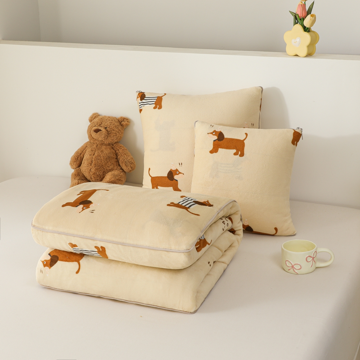 91家纺网 家纺一手货源 找家纺 番茄+ 2025新款牛奶绒卡通印花抱枕被 腊肠小狗