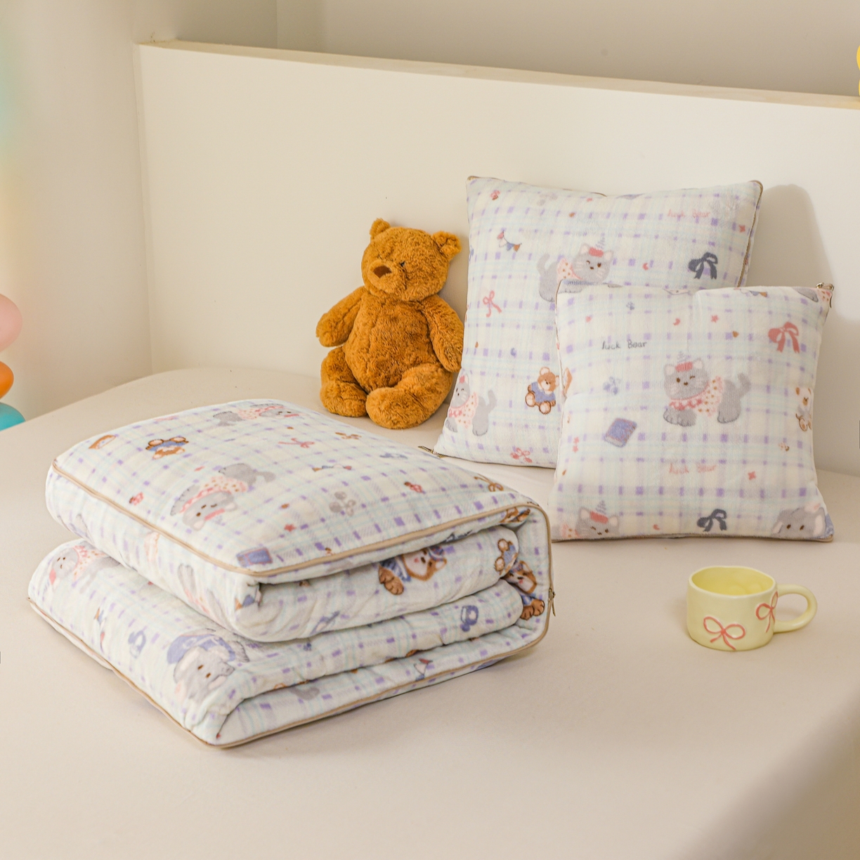 91家纺网 家纺一手货源 找家纺 番茄+ 2025新款牛奶绒卡通印花抱枕被 小象与猫咪