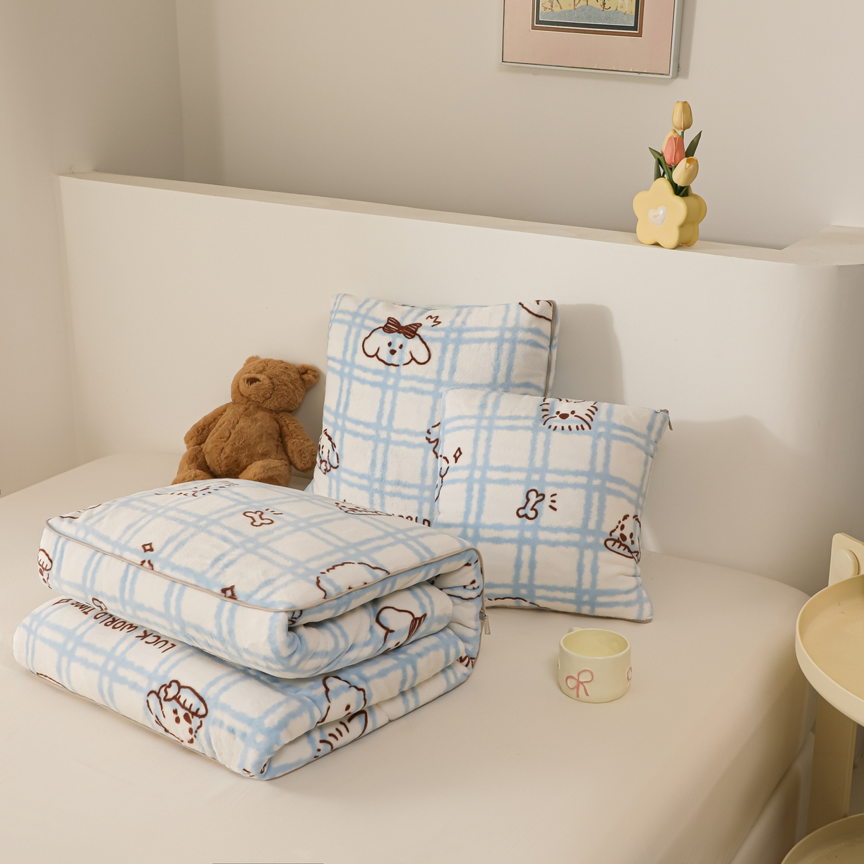 91家纺网 家纺一手货源 找家纺 番茄+ 2025新款牛奶绒卡通印花抱枕被 格子狗