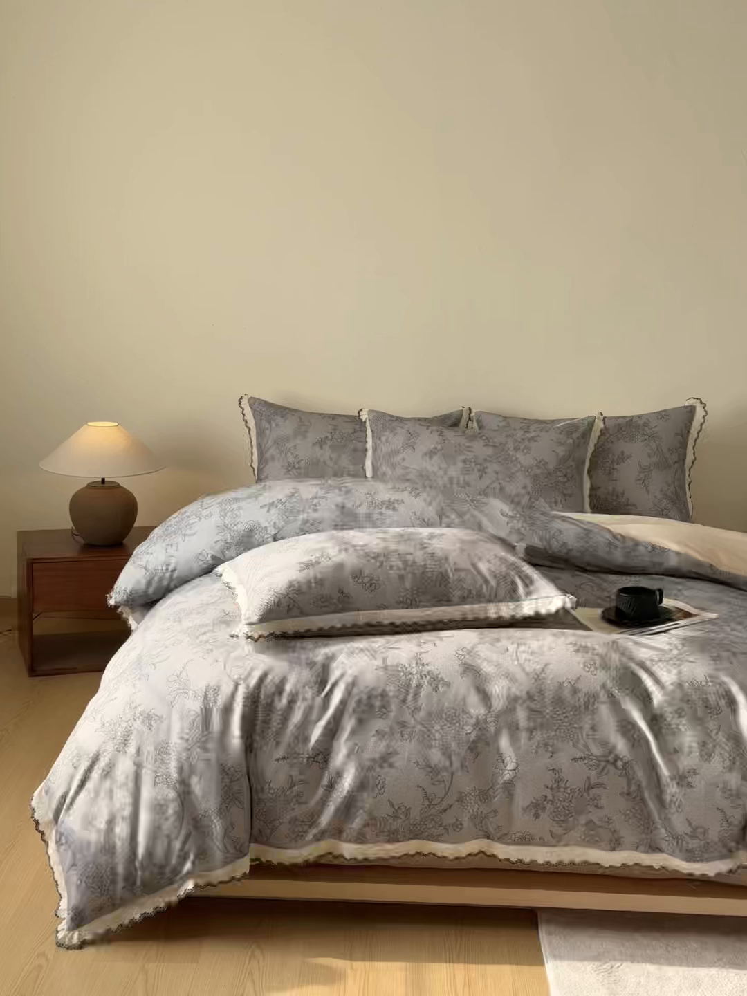 91家纺网 家纺一手货源 找家纺 舒慕家纺 2025新款全棉磨毛花边赫本风磨毛四件套（送高端包装） 花眠-绿