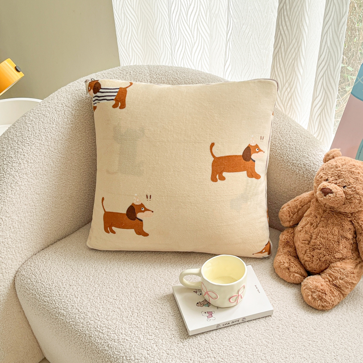 91家纺网 家纺一手货源 找家纺 番茄+ 2025新款牛奶绒卡通印花抱枕被 腊肠小狗