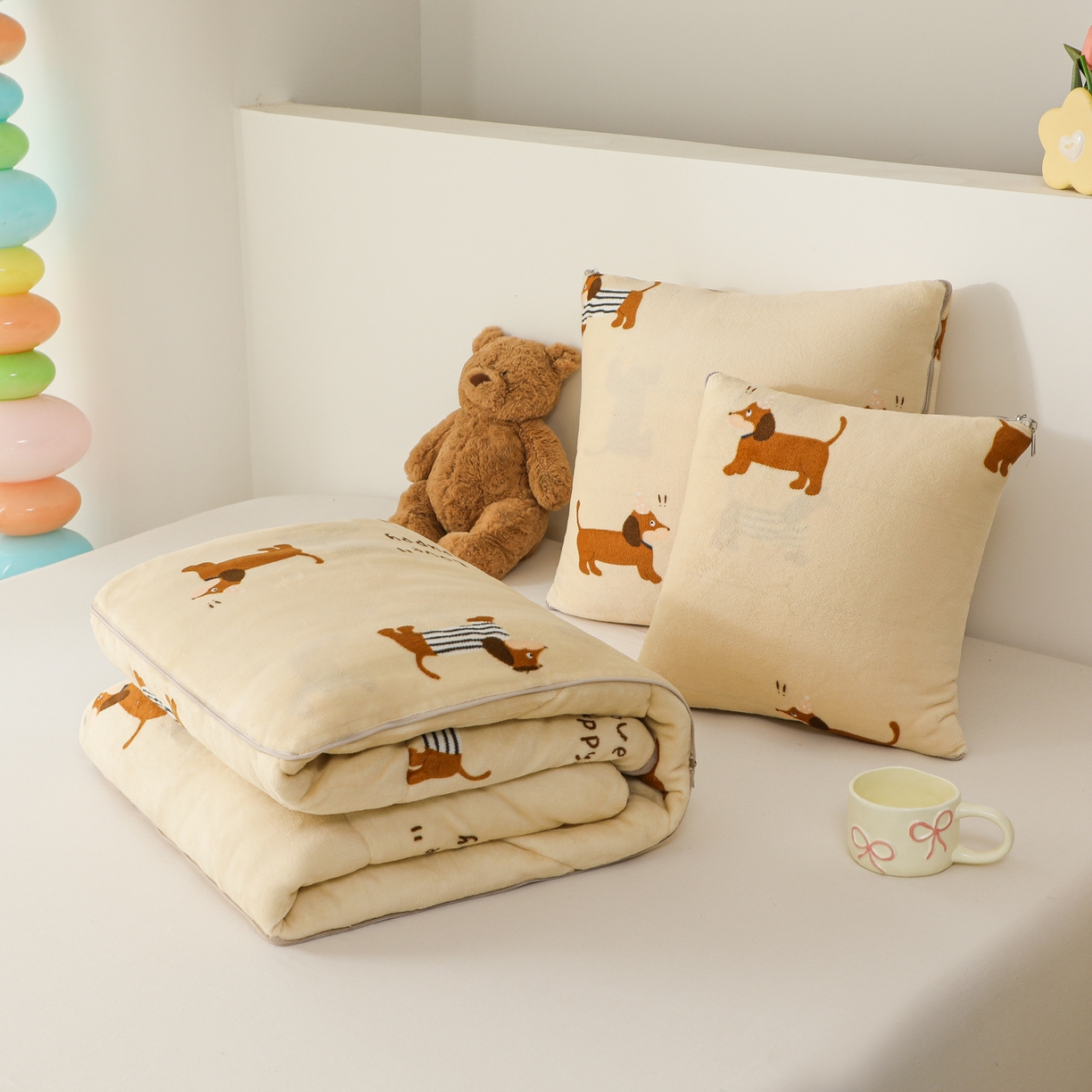 91家纺网 家纺一手货源 找家纺 番茄+ 2025新款牛奶绒卡通印花抱枕被 腊肠小狗