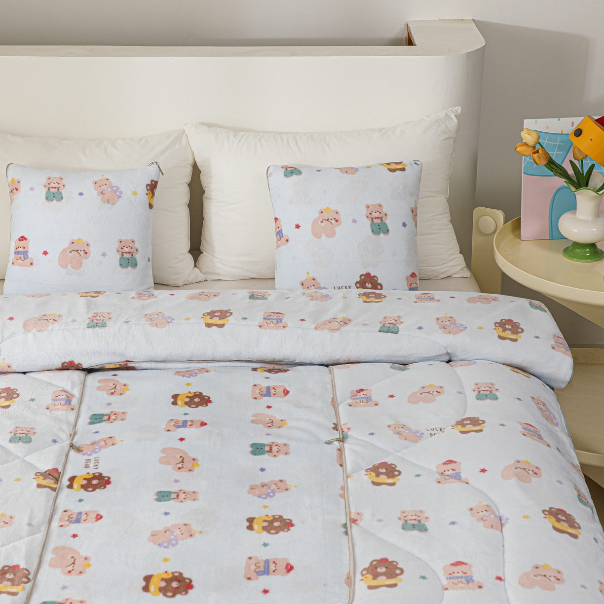 番茄+ 2025新款牛奶绒卡通印花抱枕被 小熊饼干