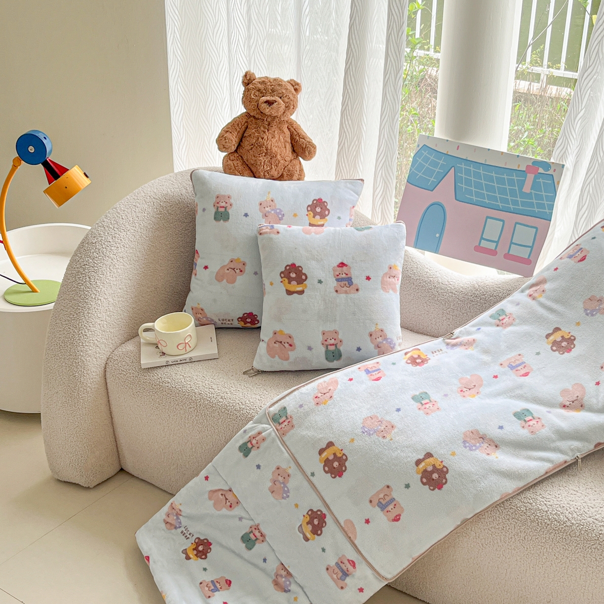 91家纺网 家纺一手货源 找家纺 番茄+ 2025新款牛奶绒卡通印花抱枕被 小熊饼干