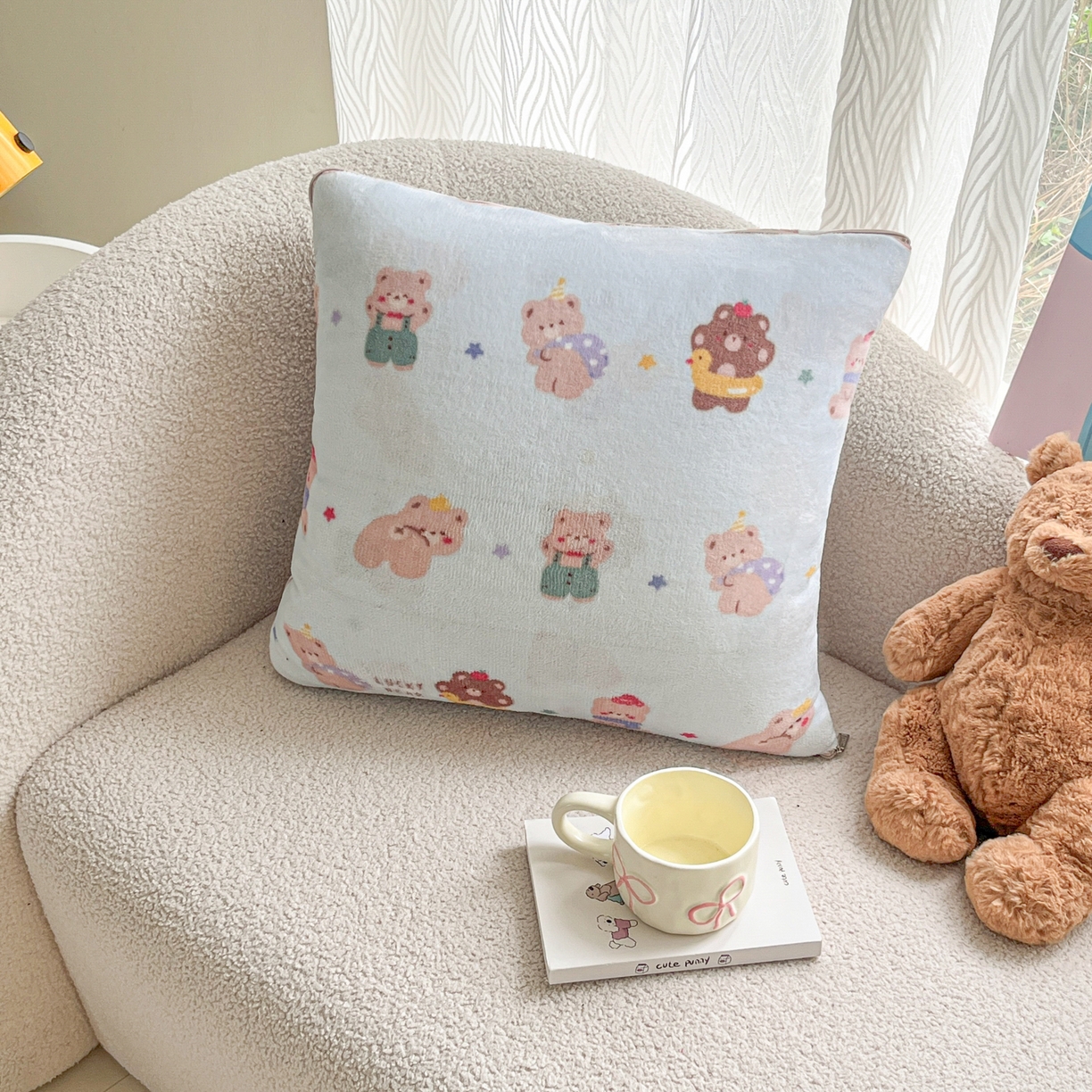91家纺网 家纺一手货源 找家纺 番茄+ 2025新款牛奶绒卡通印花抱枕被 小熊饼干