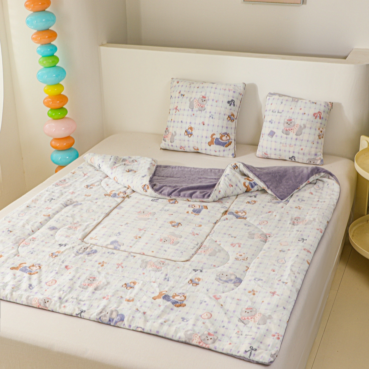 91家纺网 家纺一手货源 找家纺 番茄+ 2025新款牛奶绒卡通印花抱枕被 小象与猫咪