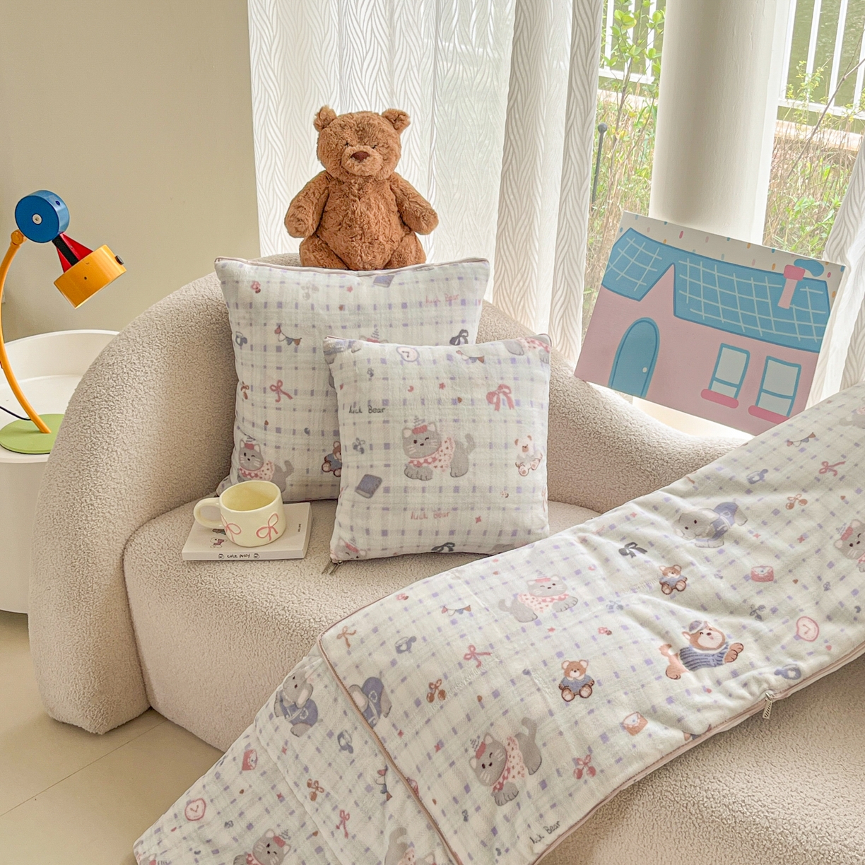 91家纺网 家纺一手货源 找家纺 番茄+ 2025新款牛奶绒卡通印花抱枕被 小象与猫咪