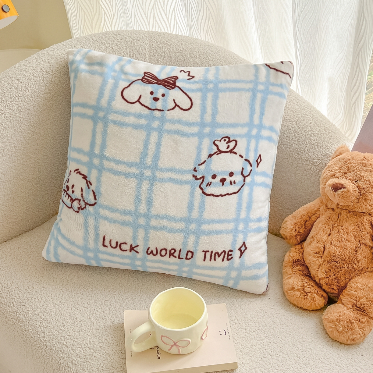 91家纺网 家纺一手货源 找家纺 番茄+ 2025新款牛奶绒卡通印花抱枕被 格子狗