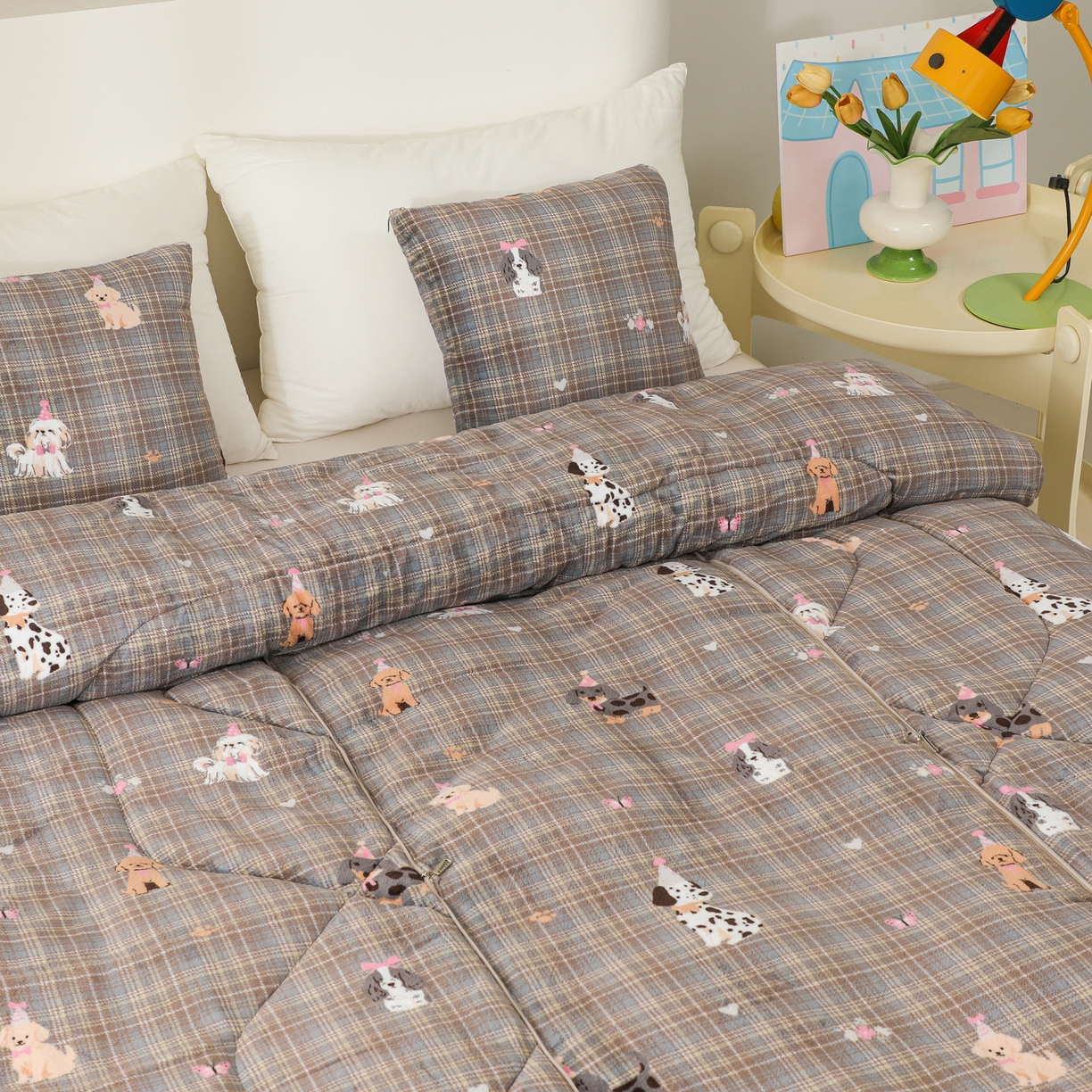 91家纺网 家纺一手货源 找家纺 番茄+ 2025新款牛奶绒卡通印花抱枕被 宠物乐园