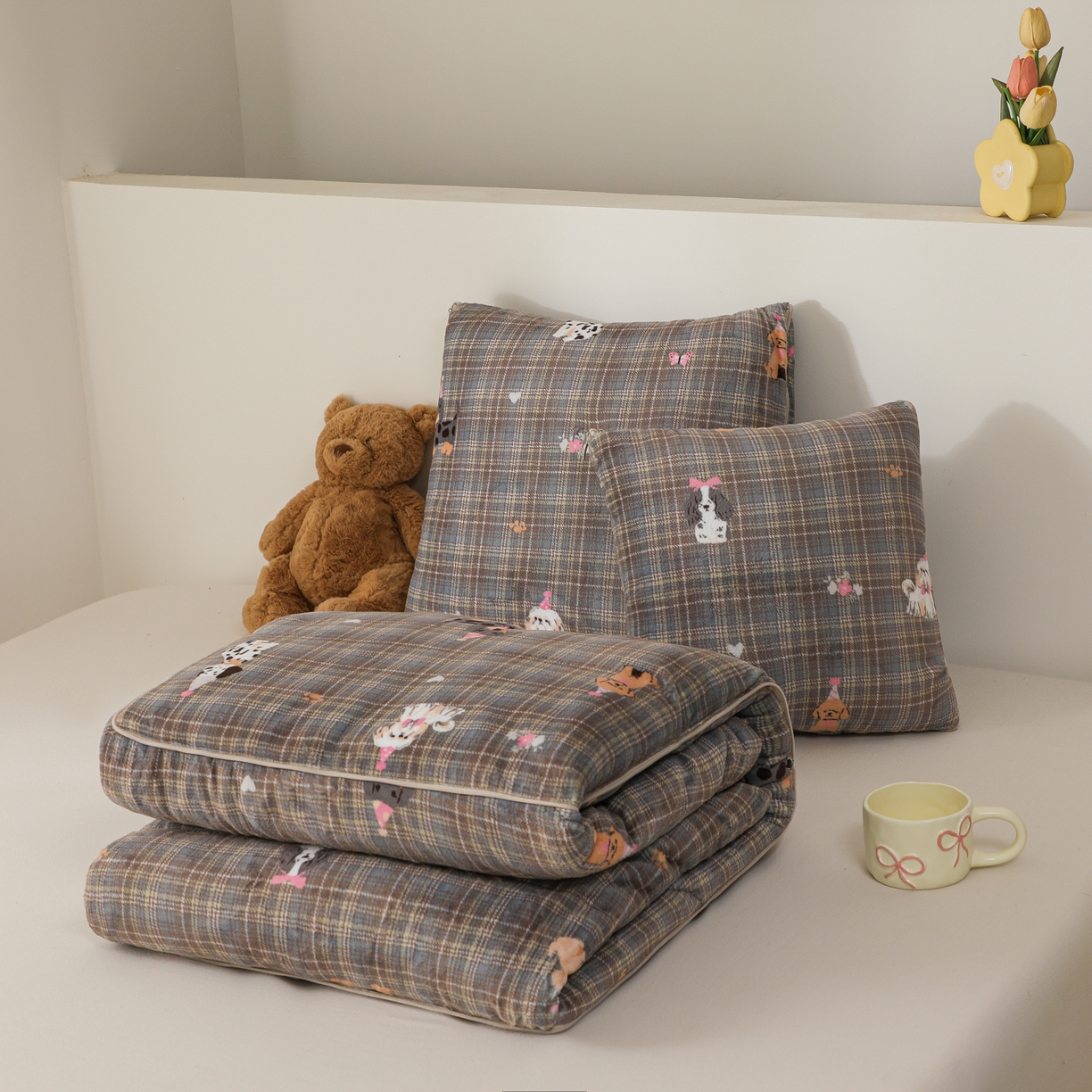 91家纺网 家纺一手货源 找家纺 番茄+ 2025新款牛奶绒卡通印花抱枕被 宠物乐园