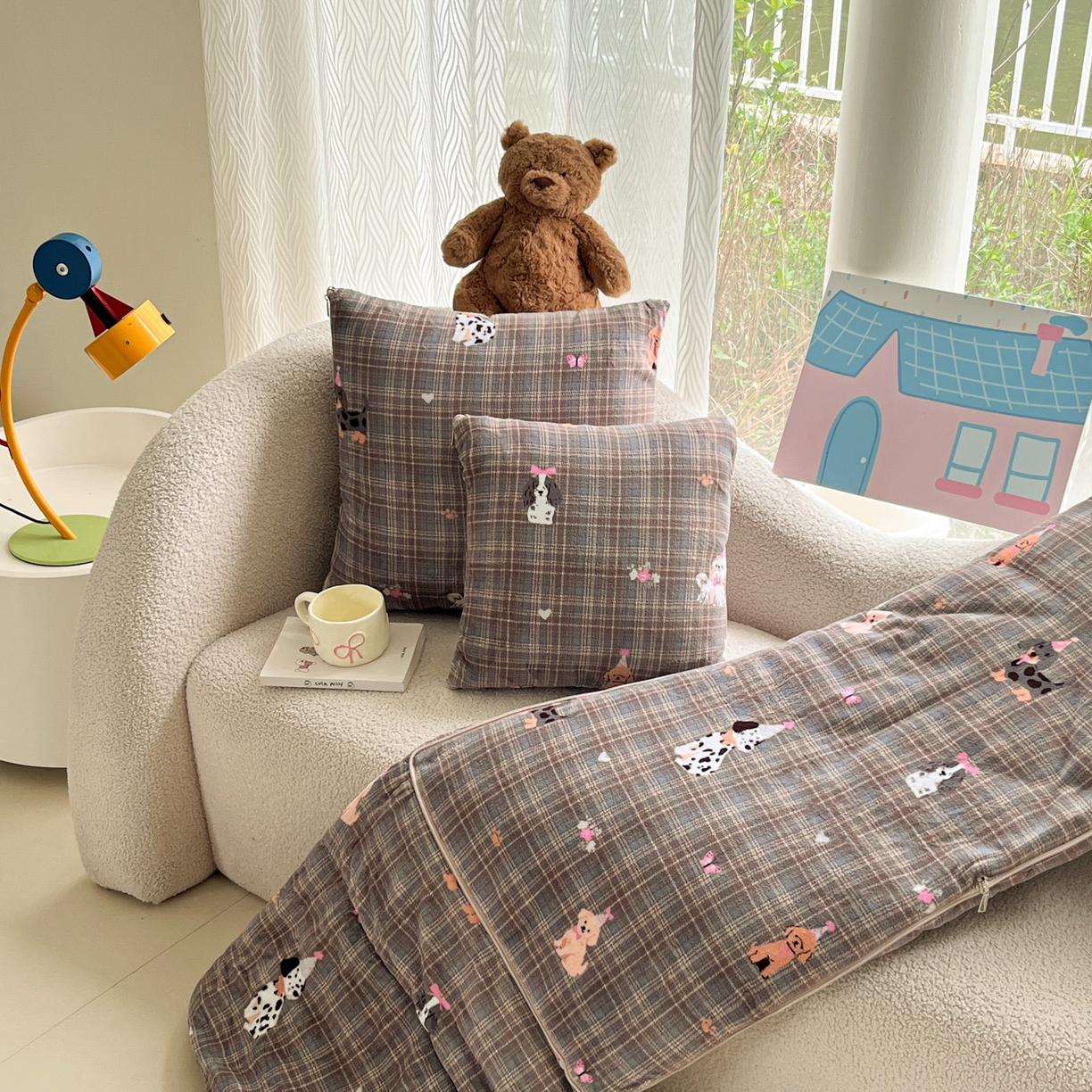 91家纺网 家纺一手货源 找家纺 番茄+ 2025新款牛奶绒卡通印花抱枕被 宠物乐园