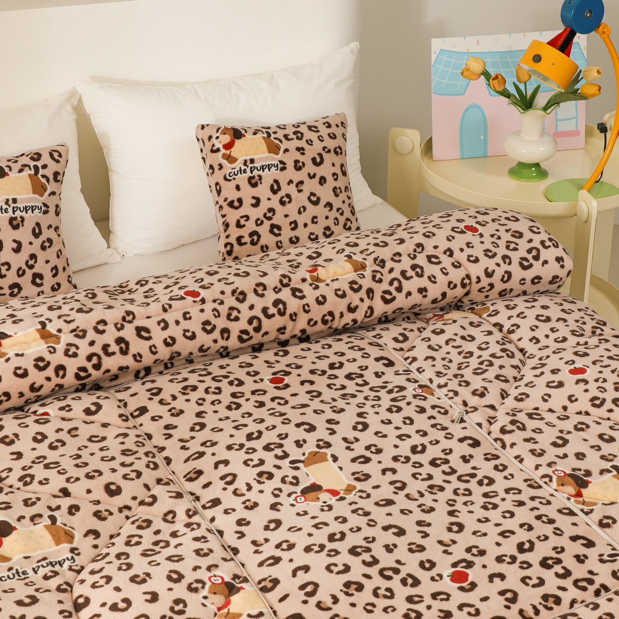 91家纺网 家纺一手货源 找家纺 番茄+ 2025新款牛奶绒卡通印花抱枕被 豹点狗