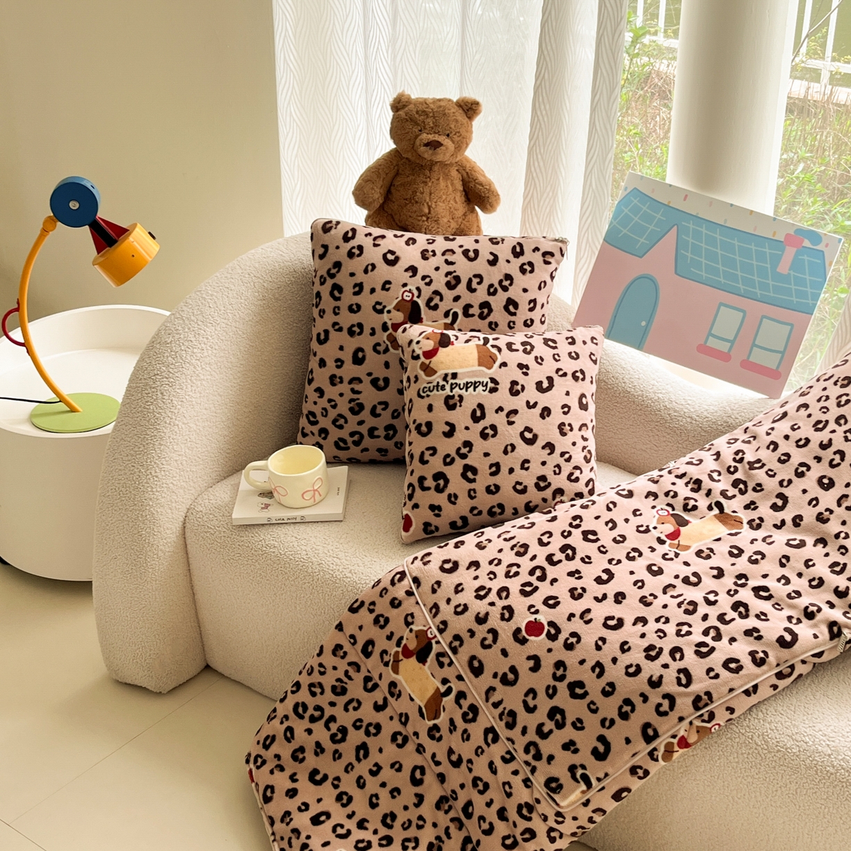 91家纺网 家纺一手货源 找家纺 番茄+ 2025新款牛奶绒卡通印花抱枕被 豹点狗