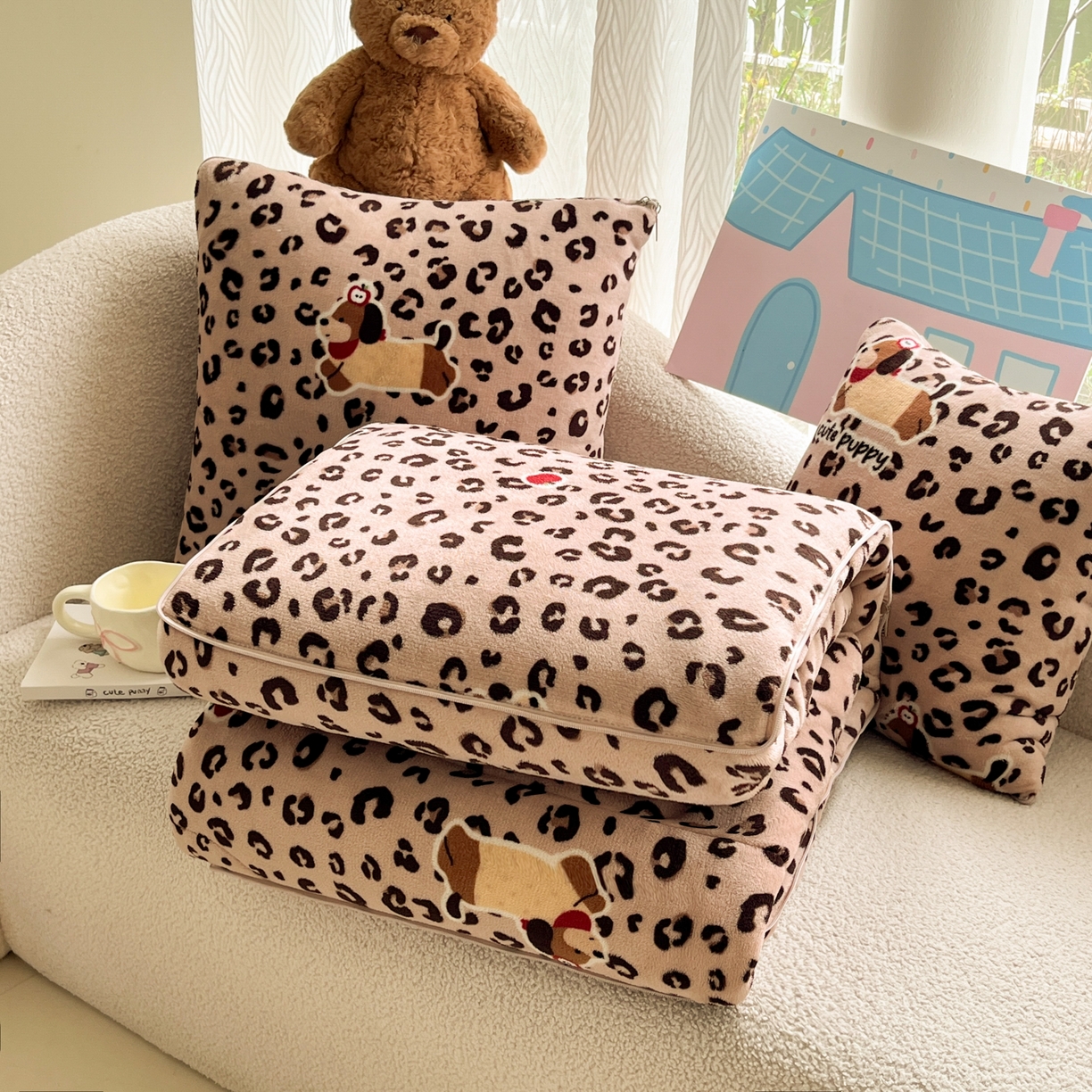 91家纺网 家纺一手货源 找家纺 番茄+ 2025新款牛奶绒卡通印花抱枕被 豹点狗