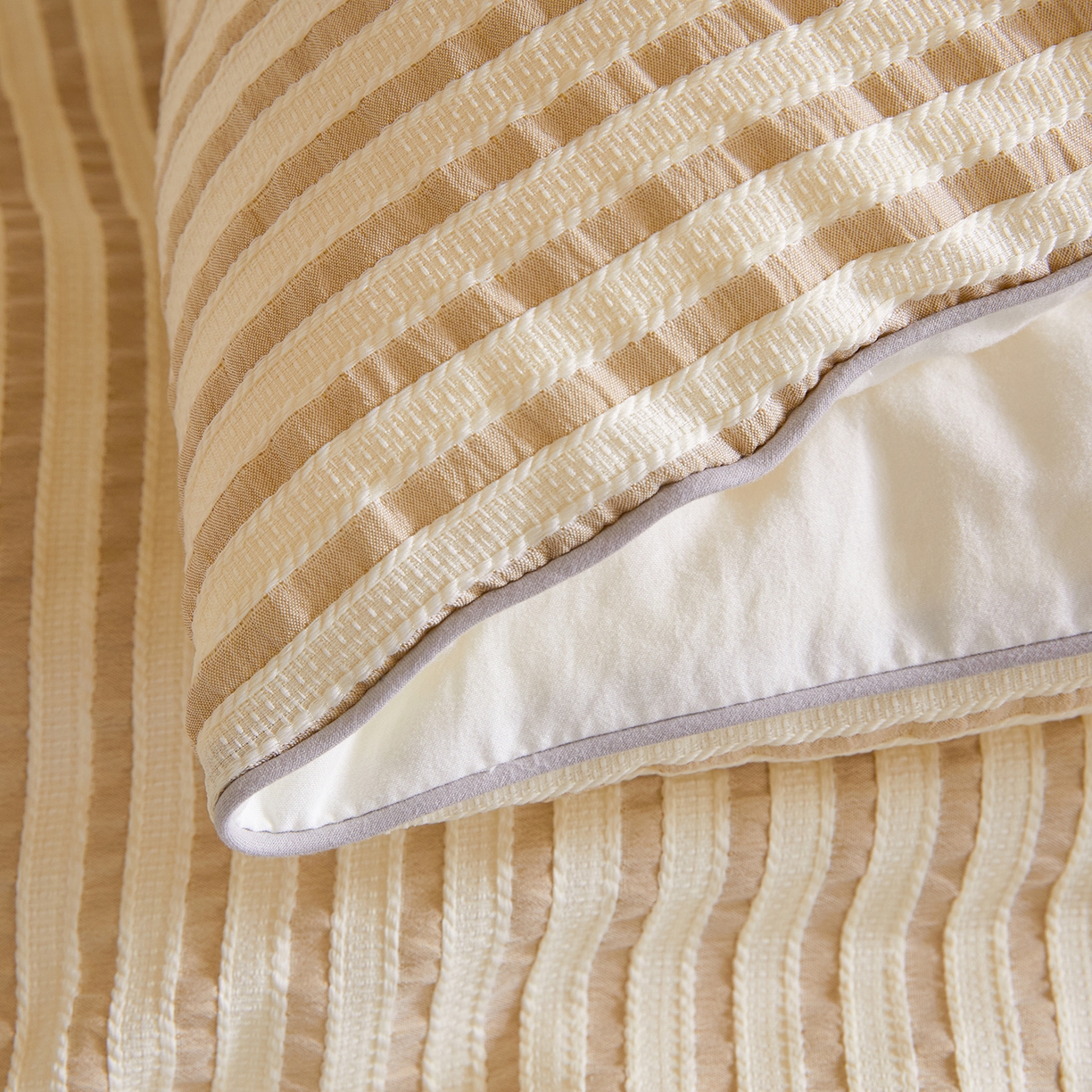 91家纺网 家纺一手货源 找家纺 金喜家居 2025秋冬新款色织提花大豆被学生被被子被芯春秋被冬被 奶油咖