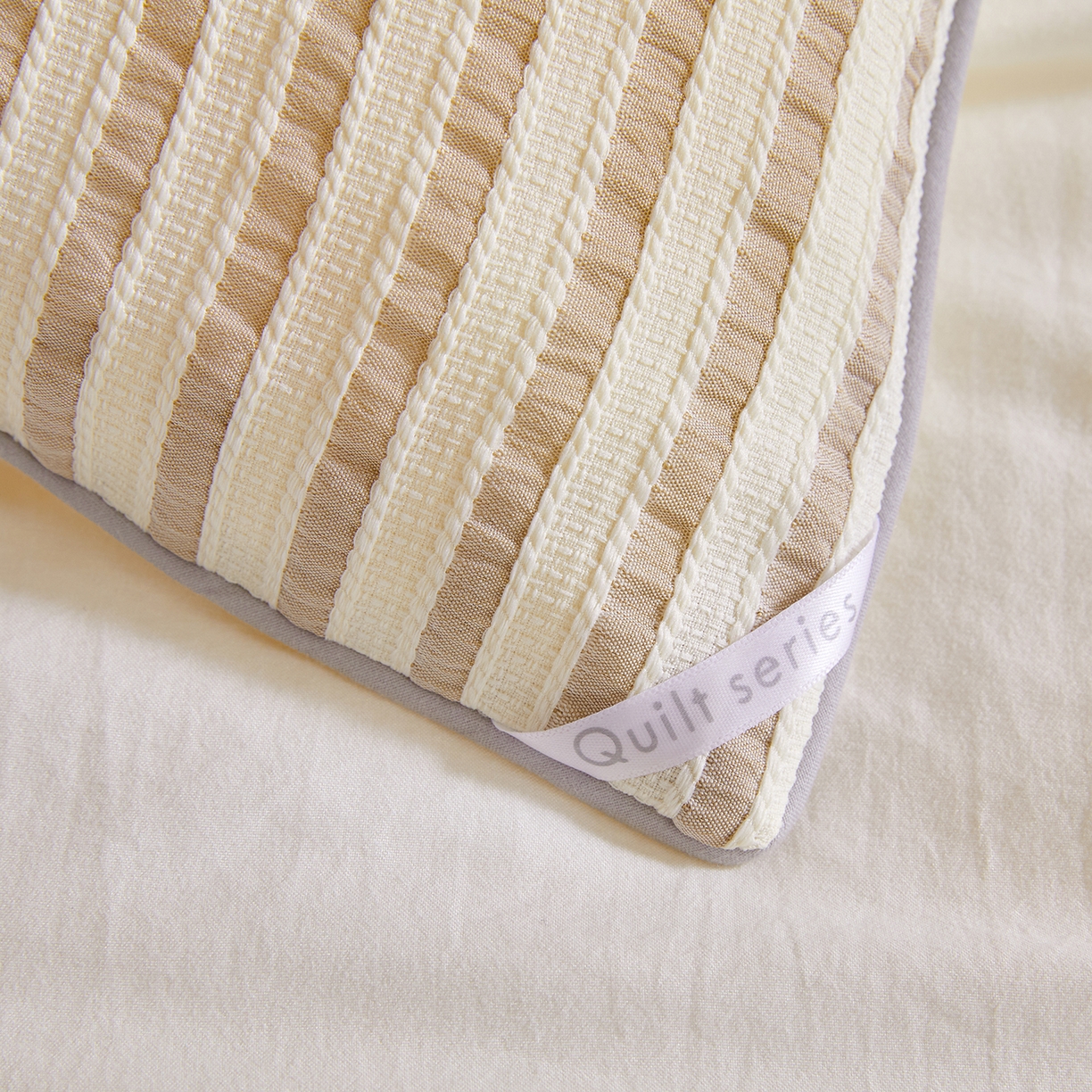 91家纺网 家纺一手货源 找家纺 金喜家居 2025秋冬新款色织提花大豆被学生被被子被芯春秋被冬被 奶油咖