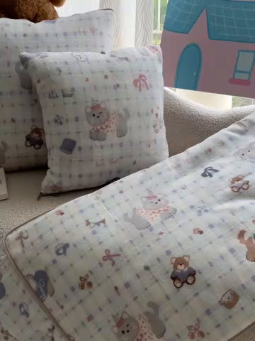 91家纺网 家纺一手货源 找家纺 番茄+ 2025新款牛奶绒卡通印花抱枕被 小象与猫咪