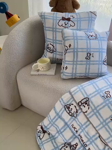91家纺网 家纺一手货源 找家纺 番茄+ 2025新款牛奶绒卡通印花抱枕被 格子狗