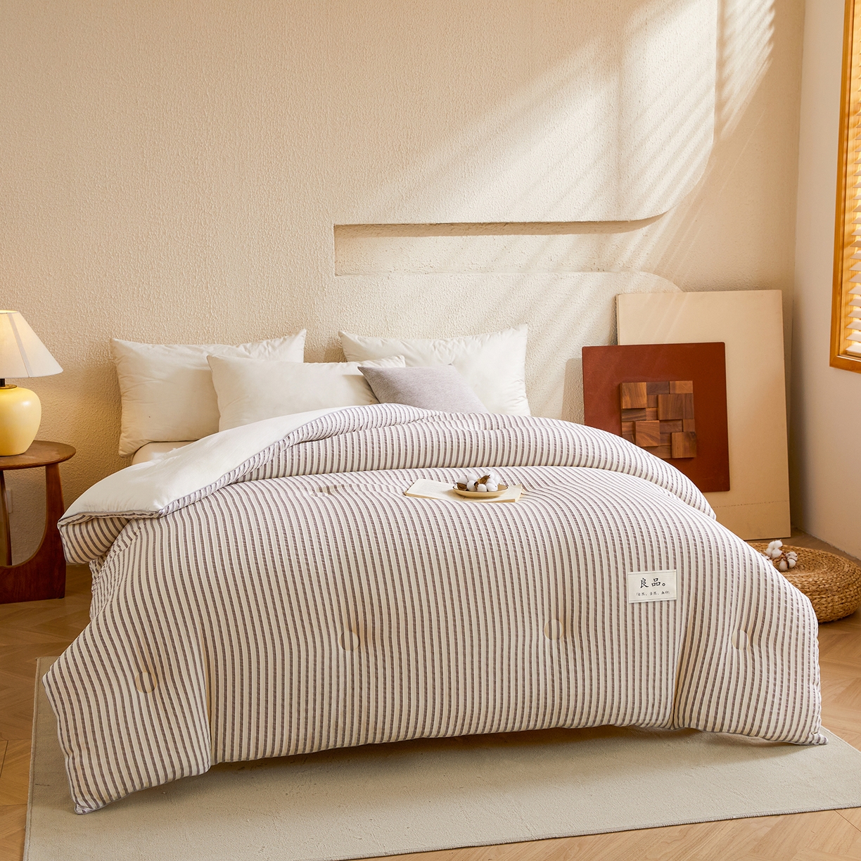 91家纺网 家纺一手货源 找家纺 金喜家居 2025秋冬新款色织提花大豆被学生被被子被芯春秋被冬被 杏子灰