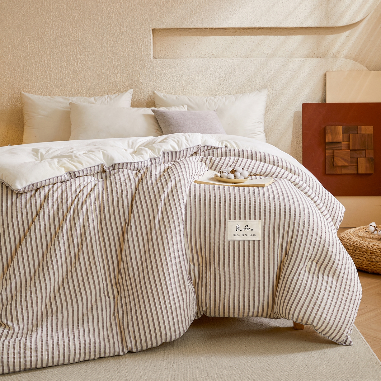 91家纺网 家纺一手货源 找家纺 金喜家居 2025秋冬新款色织提花大豆被学生被被子被芯春秋被冬被 杏子灰