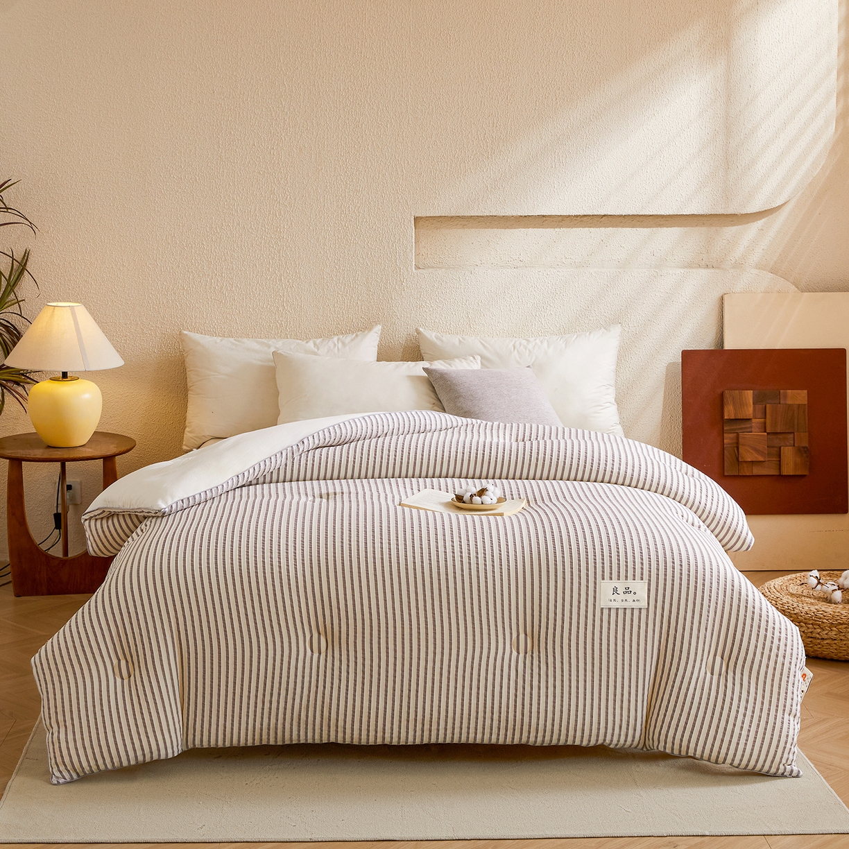 91家纺网 家纺一手货源 找家纺 金喜家居 2025秋冬新款色织提花大豆被学生被被子被芯春秋被冬被 杏子灰