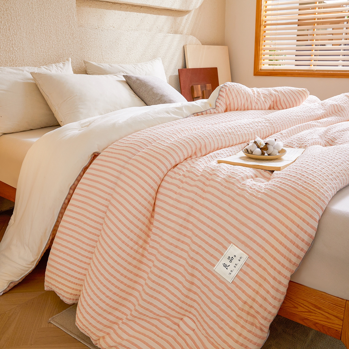 91家纺网 家纺一手货源 找家纺 金喜家居 2025秋冬新款色织提花大豆被学生被被子被芯春秋被冬被 樱花粉