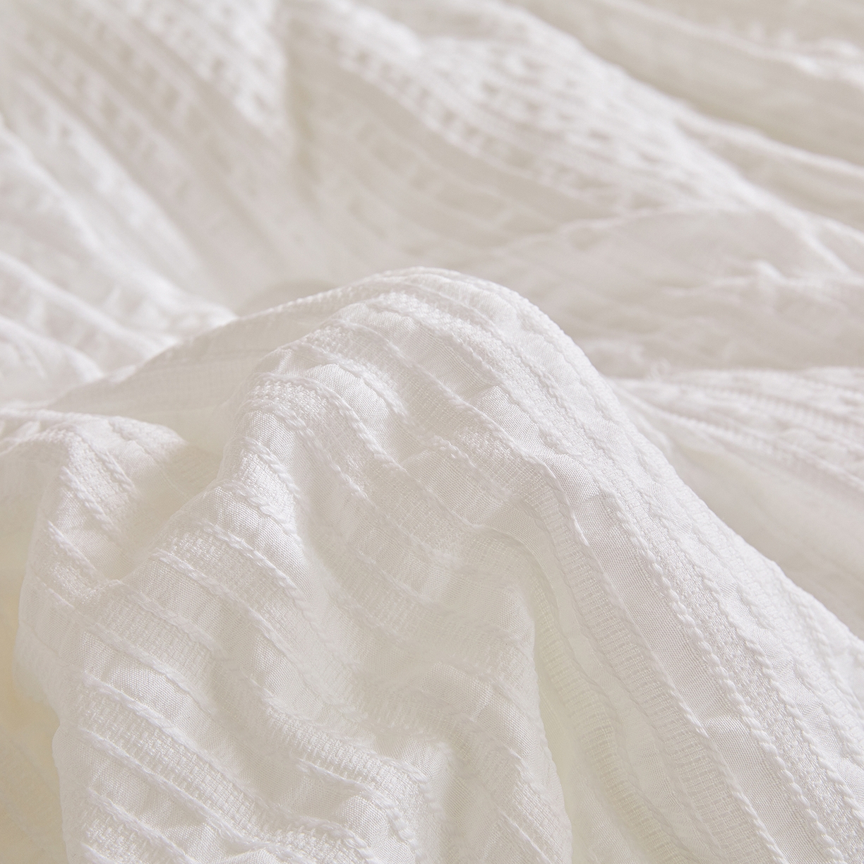 91家纺网 家纺一手货源 找家纺 金喜家居 2025秋冬新款色织提花大豆被学生被被子被芯春秋被冬被 月光白