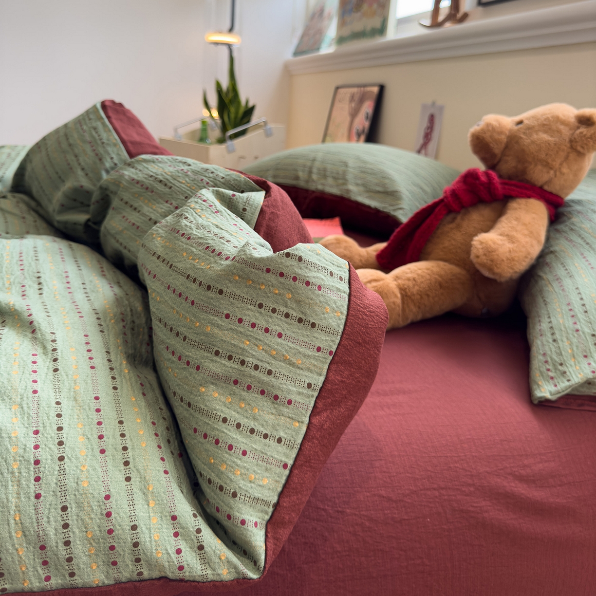 91家纺网 家纺一手货源 找家纺 水墨江南 2025新款高克重云感双层纱印花四件套-场景二 绿野仙踪