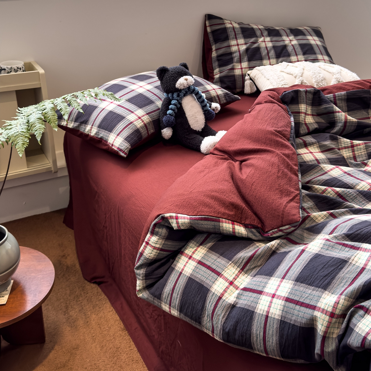 91家纺网 家纺一手货源 找家纺 水墨江南 2025新款高克重云感双层纱印花四件套-场景二 苏格兰格