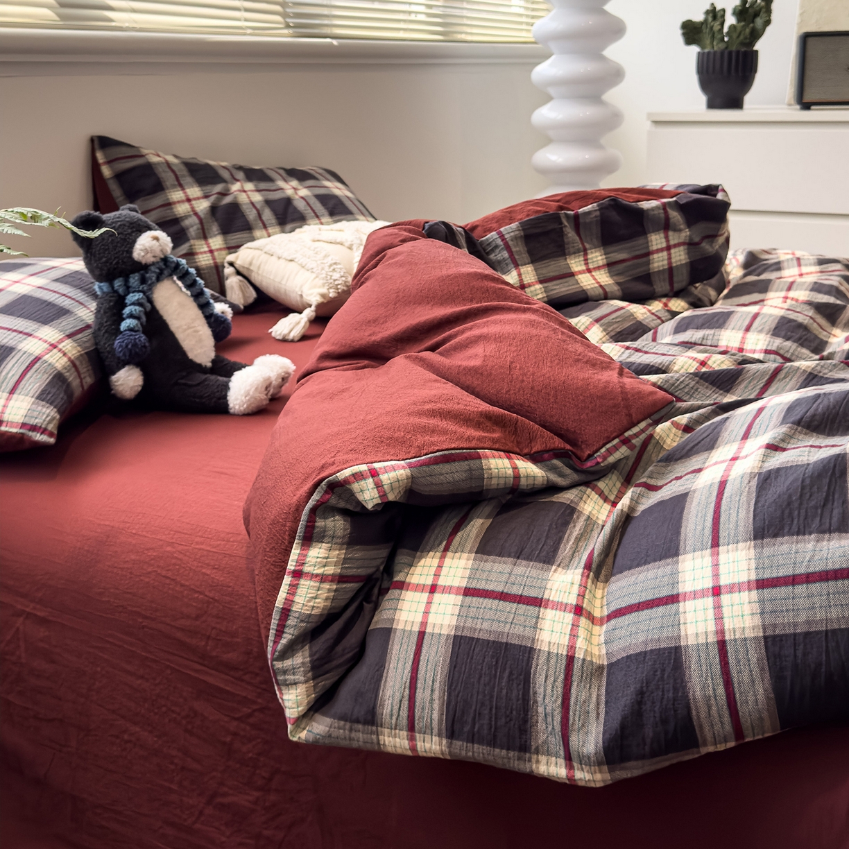 91家纺网 家纺一手货源 找家纺 水墨江南 2025新款高克重云感双层纱印花四件套-场景二 苏格兰格