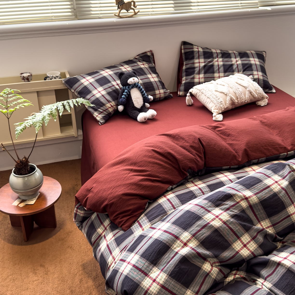 91家纺网 家纺一手货源 找家纺 水墨江南 2025新款高克重云感双层纱印花四件套-场景二 苏格兰格