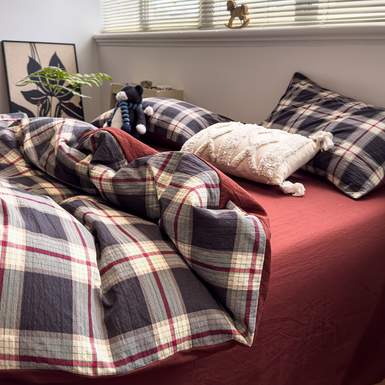 91家纺网 家纺一手货源 找家纺 水墨江南 2025新款高克重云感双层纱印花四件套-场景二 苏格兰格