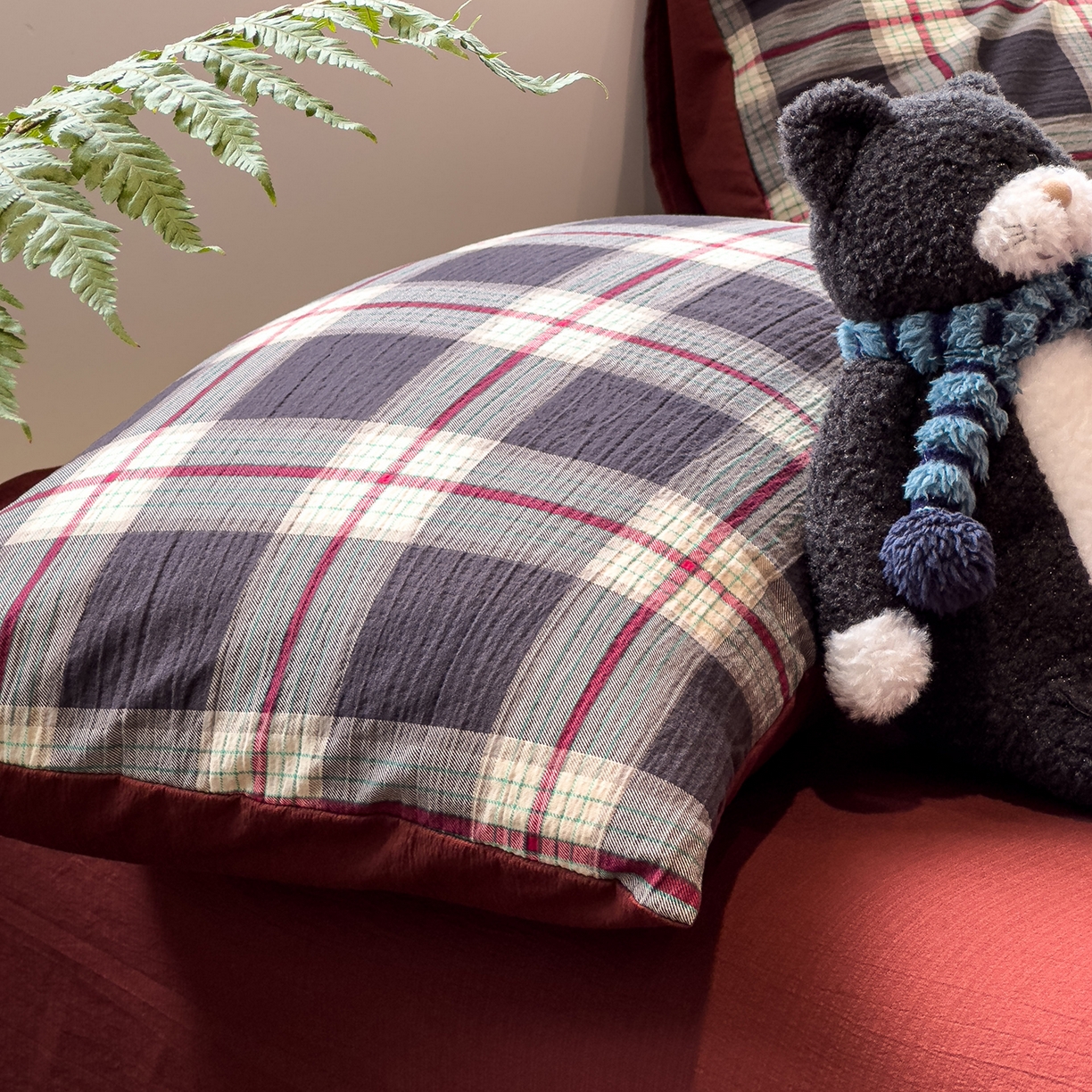 91家纺网 家纺一手货源 找家纺 水墨江南 2025新款高克重云感双层纱印花四件套-场景二 苏格兰格