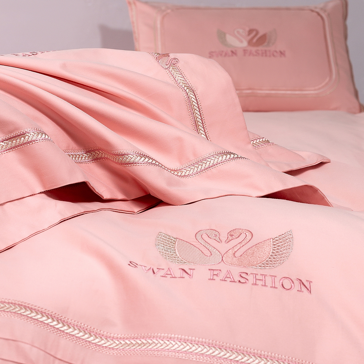 91家纺网 家纺一手货源 找家纺 高大尚婚庆馆 2025新款长绒棉磨毛四件套-施华洛 施华洛-落樱粉